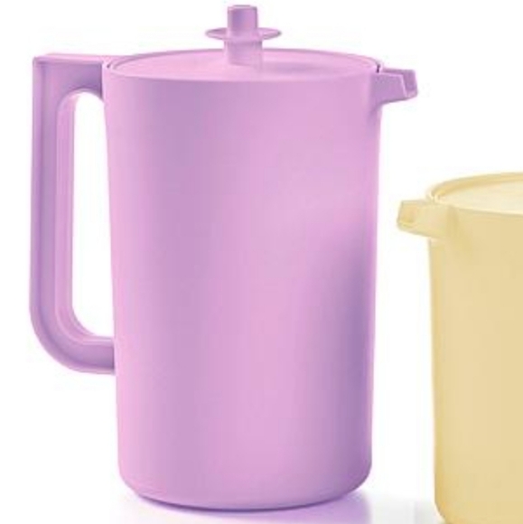 Tupperware 2 Qt. Classic Sheer Round Refrigerator Pitcher Thirst Quencher - Pink - Picture 10 of 14